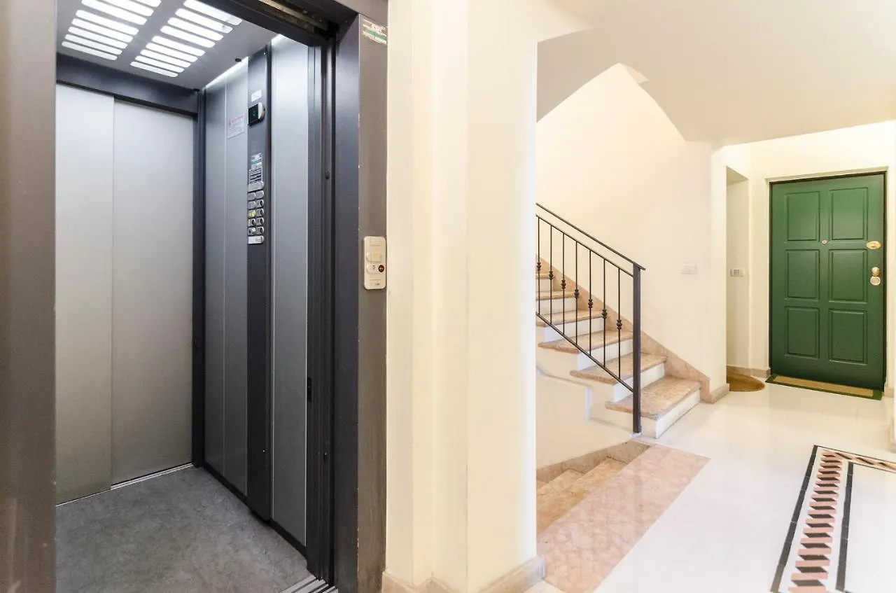 Flat 13: Elegante E Luminoso Con Terrazzo Privato Apartment Bologna Italy